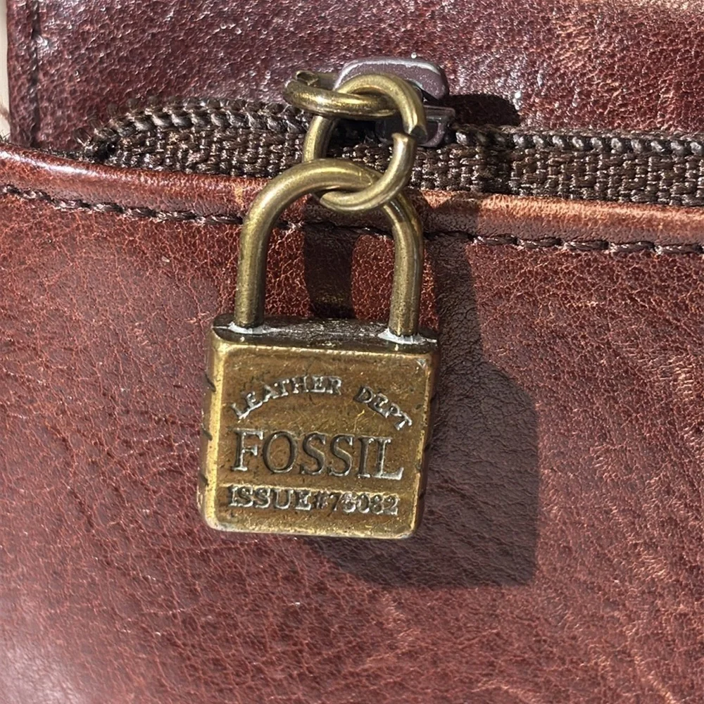 Fossil Brown Leather Wallet Timeless Design